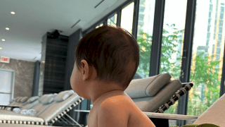 「誠也パパそっくり😵」畠山愛理、ムチムチ💖息子の可愛すぎる横顔を公開❣️