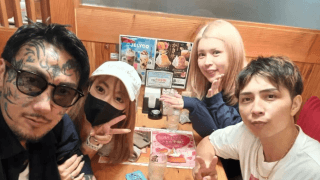 「4人でコメダへ⁡⁡。⁡大爆笑」瓜田純士、坂口杏里💖夫妻と😵激レア💦ショット⁉️アウトローのカリスマ🔥が笑顔⁉️