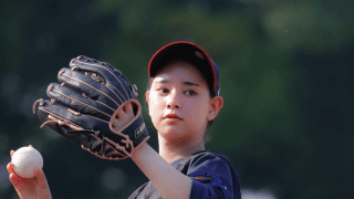 可愛すぎる❤️女子マネ⚾️侍J🇯🇵宮城大弥の妹💖弥生ちゃん、始球式のマウンドへ