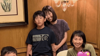 「あれれ😳⁉️石田さんは⁉️」東尾理子、長男🎂理汰郎くん誕生日❤️家族ショット反響