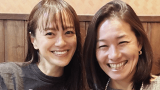 「同世代の誇り❤️」51歳😳牧瀬里穂、伊達公子と〇〇⁉️会2Sが大反響✨