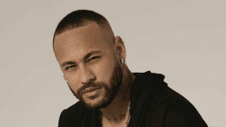 「wonderful‼️」「❤️」180万いいね👍ネイマール、タトゥーあらわにモデル風ショット