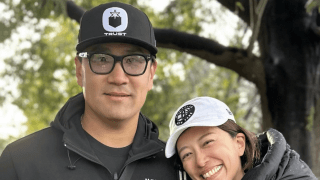 里田まい、結婚記念日に腕組み夫婦ショットが話題に