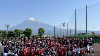 「お兄さんたちと一緒に、投げる、打つ、走る」静岡県立富士高校、小学生チームと野球イベント