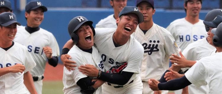 4年生が9回裏に執念を見せる！最後は代打・吉岡が『勝負強さ』を発揮するサヨナラの一打を放ち、宿敵明大から先勝！　/東京六大学野球秋季リーグ戦 第2週 明大2回戦