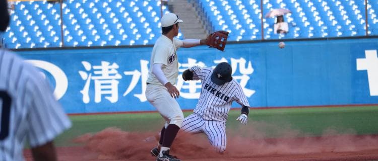 11安打４四死球２失策…  守乱が響き、早大戦は黒星スタート