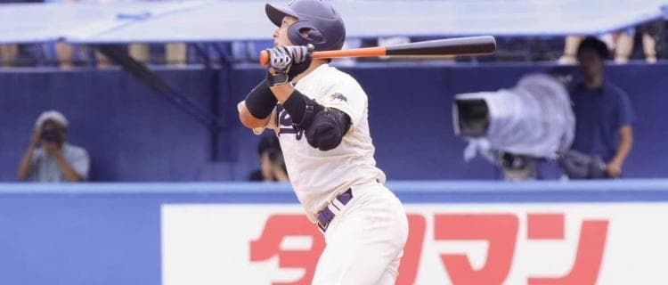 激動の開幕戦 　延長12回で東大を下す／東京六大学秋季リーグ戦