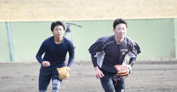 センバツ出場・東北高校のグラウンドに"金子・平沢の壁"  「淡々と、楽しむ」野球の体現