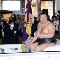 霧島だけじゃない　67年前に横綱初代若乃花も締め込みでパレード、その理由は？　