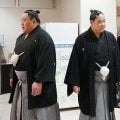 元大関若嶋津さん通夜　入門時の師匠だった一山本対面「三役を目指して頑張ると誓いました」